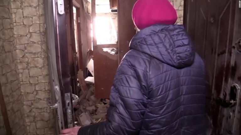 Mariupol citizens return to homes devastated by Russian attacks