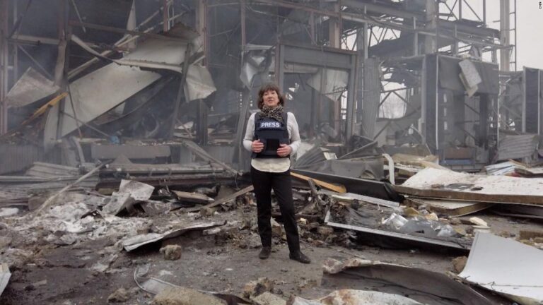 ‘This city is crying as it mourns its war dead’: Amanpour visits Kyiv suburb
