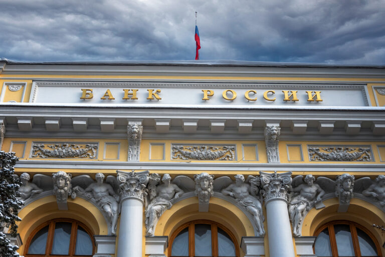 Russian central bank imposes $10,000 limit on foreign cash withdrawals
