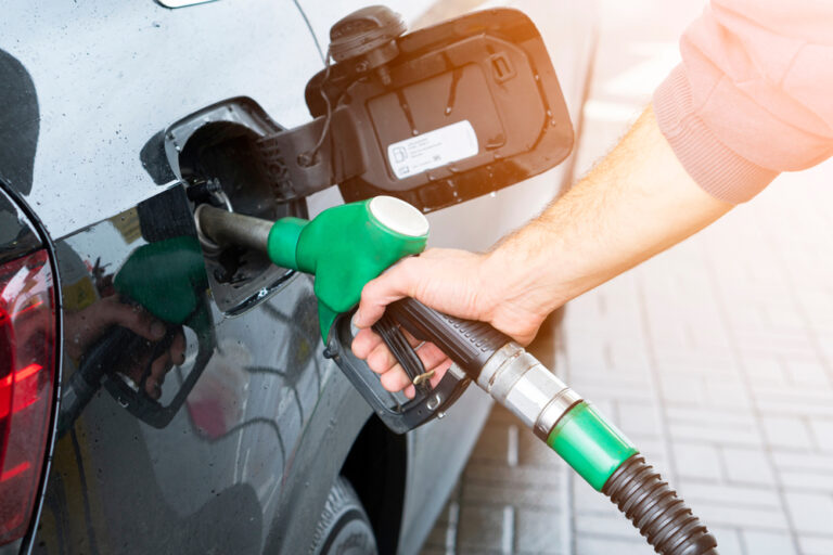 Oil heads for weekly loss as prices stay above $100 a barrel