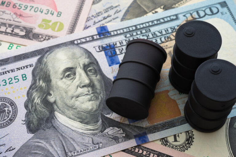 Economist rules out complete Saudi shift to yuan in oil deals