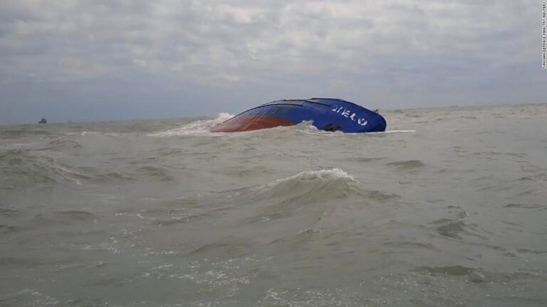 Tunisia seeks to limit damage after ship carrying up to 1,000 tons of fuel sinks