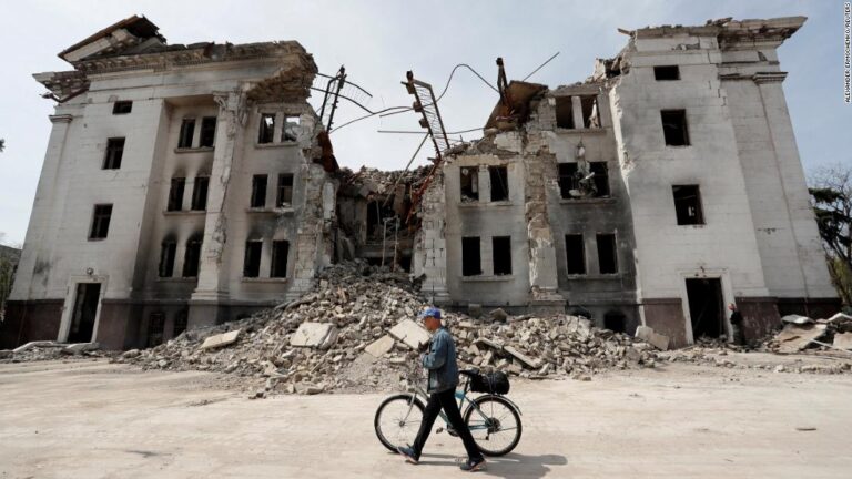 Ukraine: Russia escalates offensive in the south and east but faces stiff resistance
