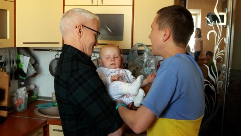 Anderson finally meets Ukrainian mom sheltered in Kyiv after speaking for months