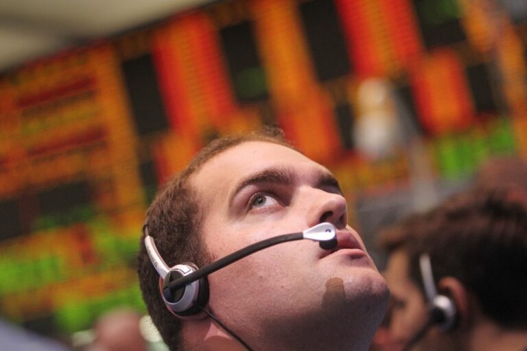 Oil Updates — Crude falls; Indian refiners to cut Saudi oil, Zelensky urges Russian oil embargo