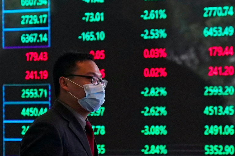 Oil prices extend losses on growth concerns, Shanghai lockdown: Reuters