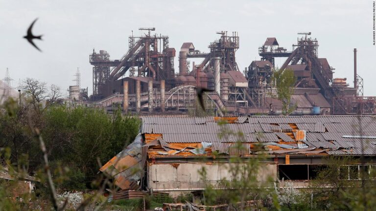 Hundreds trapped at Mariupol steel plant as Russian shelling resumes