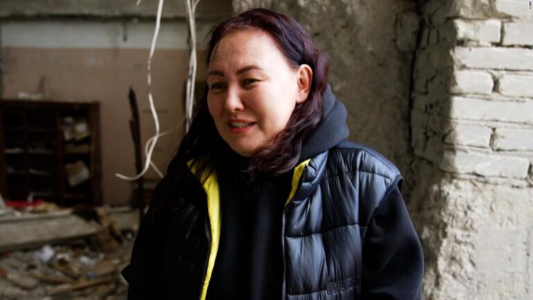 She was handing out cookies to Ukrainian soldiers. Then, there was a blast