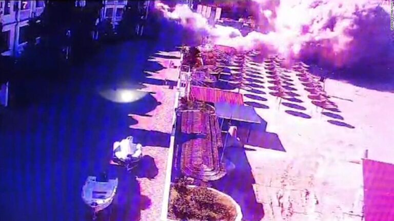 Video captures moment Russian missile hit beach hotel