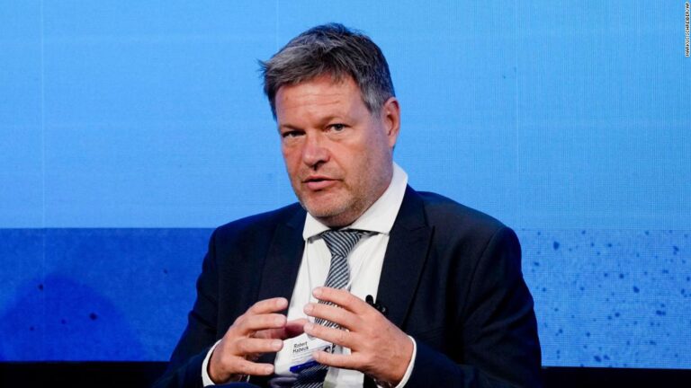 Germany urges Hungary to agree to a Russian oil embargo