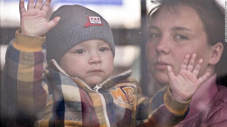 Polish people take Ukrainian refugees fleeing war into their homes