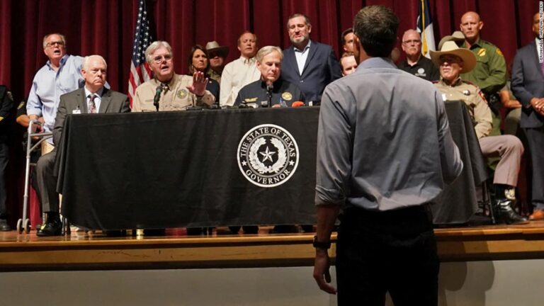 Beto O’Rourke confronts Texas governor during news conference about school shooting