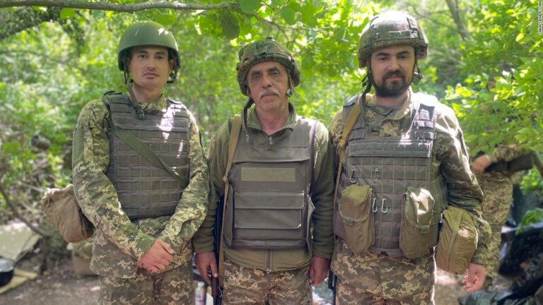 On the front lines with a family fighting for Ukraine