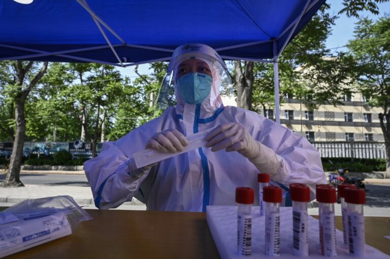 Asian shares hit 7-week low as China doubles down on zero-COVID-19: Reuters