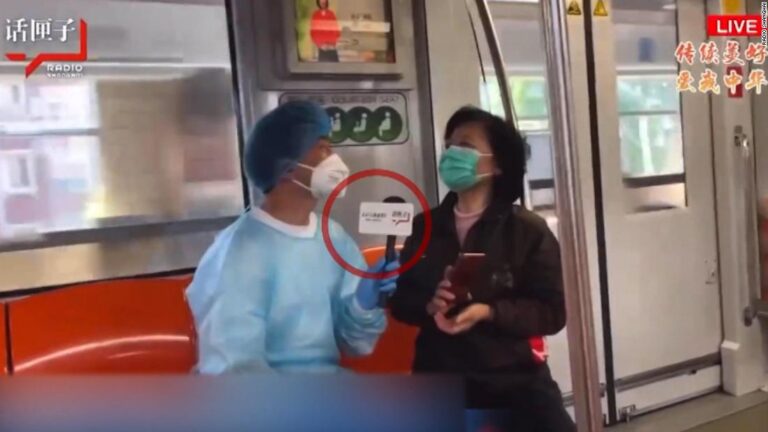 Reporter pulls microphone away as interviewee starts to complain lockdown in Shanghai
