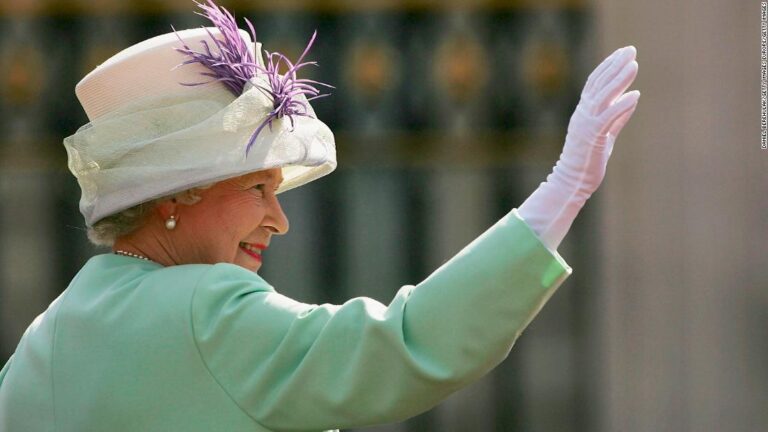A royal wave: Queen Elizabeth II’s memorable balcony moments