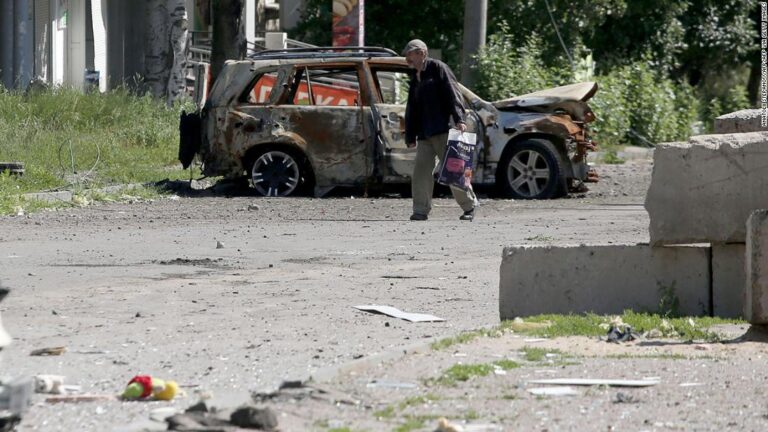 Russia is gaining advantage in eastern Ukraine, US officials say