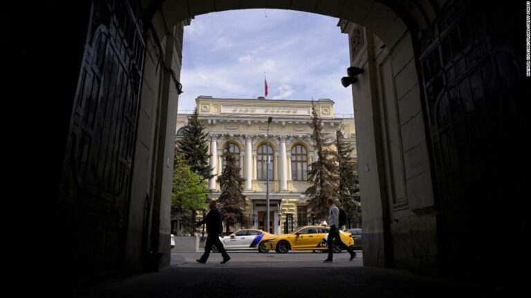West pushes Russia into its first foreign debt default since 1918