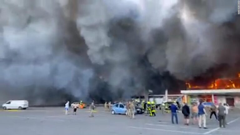 Russian airstrike hits busy mall in central Ukraine