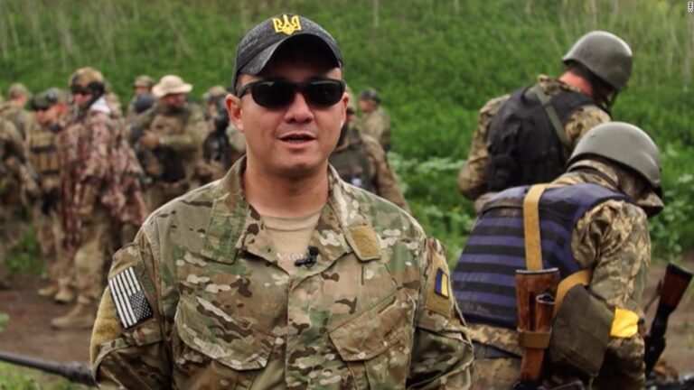 See how a US volunteer fighter is training Ukrainians to use weapons