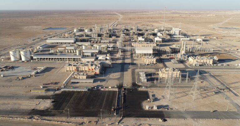 Oman announces new oil discoveries, gas and oil deals with Iran