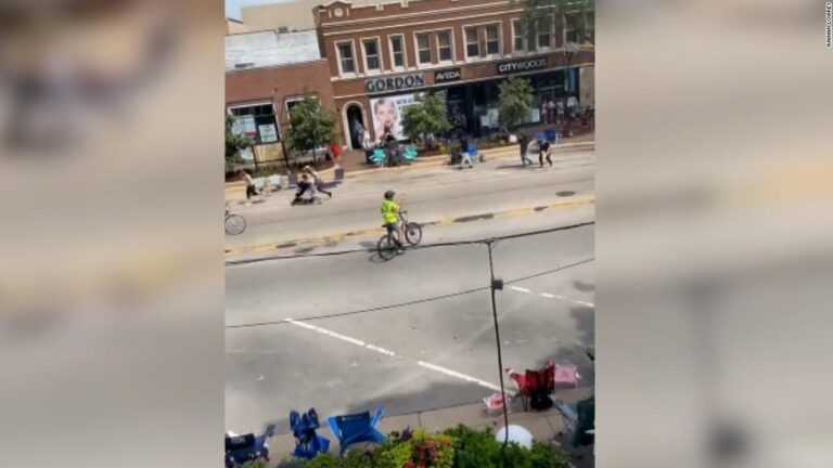 Video shows the moment shots fired during Highland Park parade