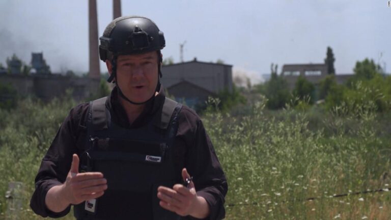 See Russian artillery fall near CNN reporter in eastern Ukraine town