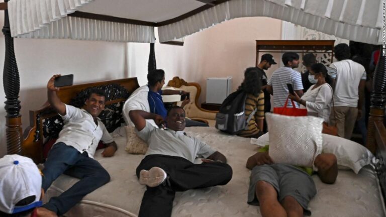 Watch protesters enjoy luxuries after storming presidential palace