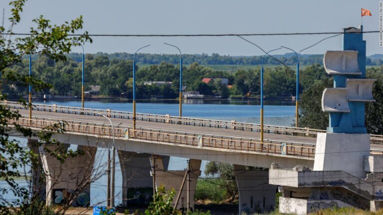 Ukraine strikes key Kherson bridge as its counteroffensive in the south moves forward: officials