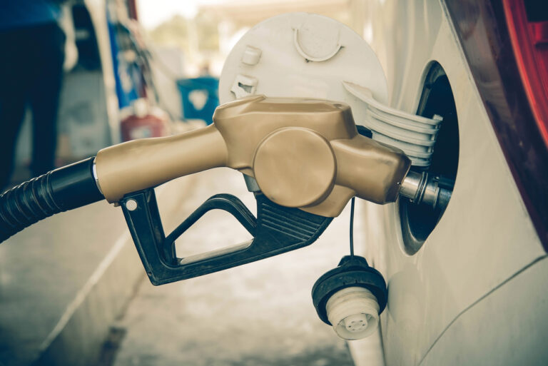Oil prices ease on recession fears, headed for 3rd weekly loss
