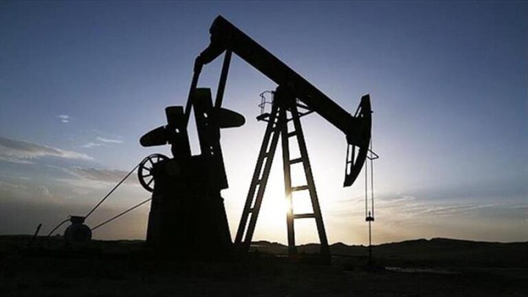 Oil drops to 12-week low on recession worries