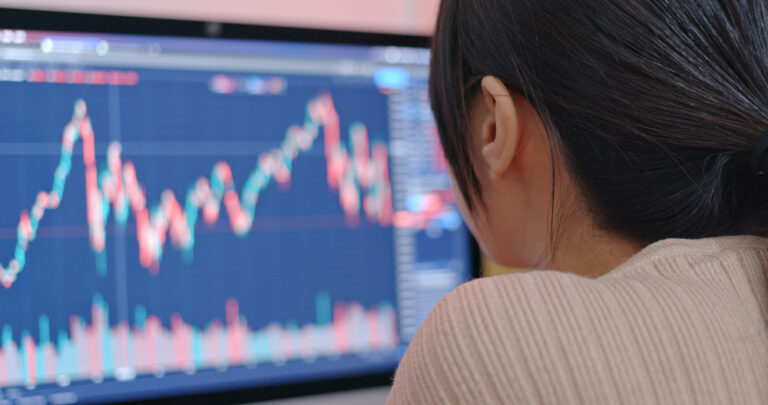 Asian stocks rise ahead of US payrolls but Abe shooting jolts sentiment
