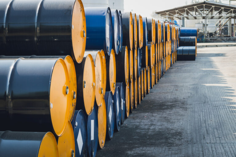 Oil rises on prospects of less aggressive US rate hike