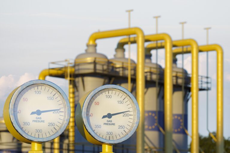 Europe gas prices edge lower as Norwegian exports rise