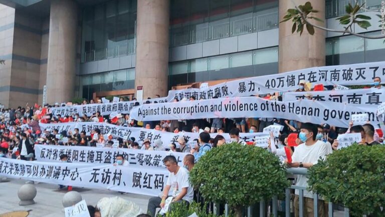 China arrests hundreds in rural banking scandal