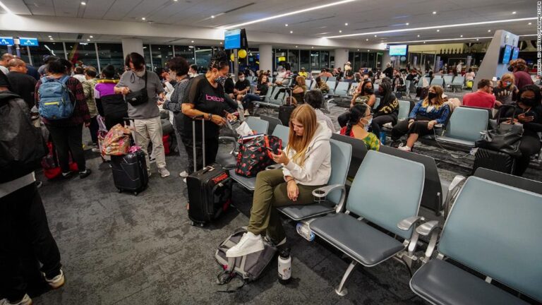 More than 900 US flights canceled, and 6,300 US flights delayed on Sunday