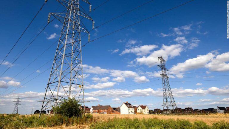 UK recession looms as households feel pain of soaring energy bills