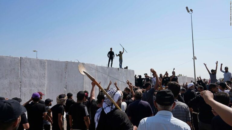 Powerful Iraqi cleric announces withdrawal from politics, sparking protests in Baghdad’s Green Zone