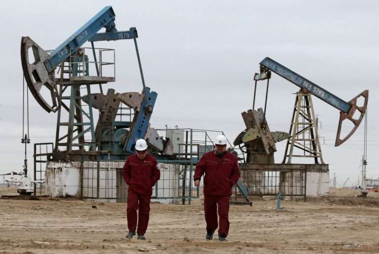 Oil edges up on strong economic data but trade choppy