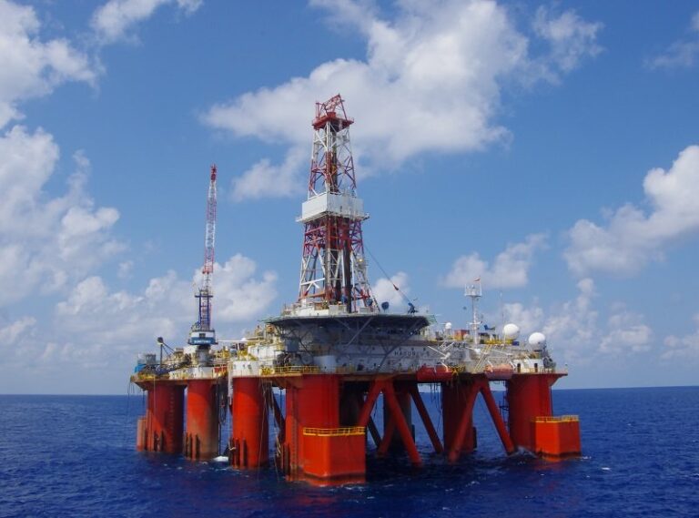 Oil up 4% on US crude stocks data, tight supply outlook