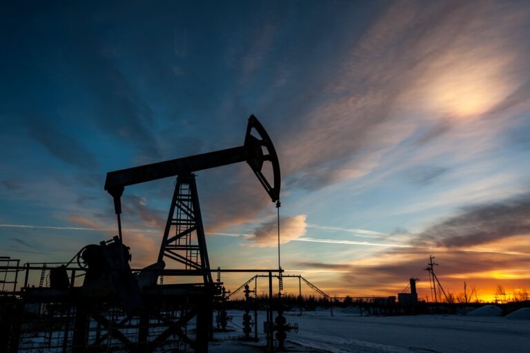 Oil prices edge up on signs of improving demand