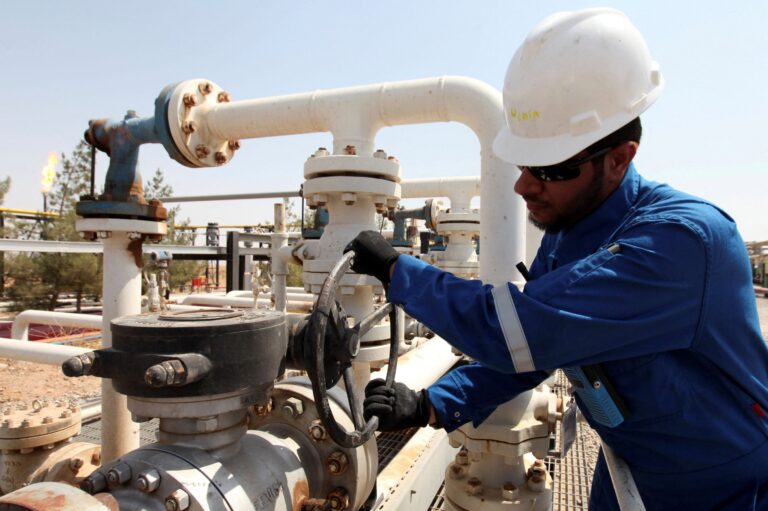 Oil slides more than $7 on inflation and Iraq exports