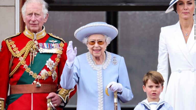 A royal wave: Queen Elizabeth II’s memorable balcony moments