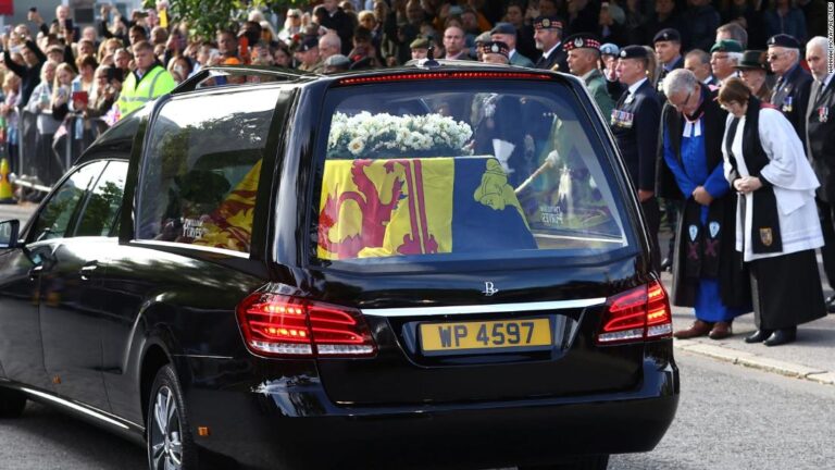 Queen’s coffin begins journey through Scotland