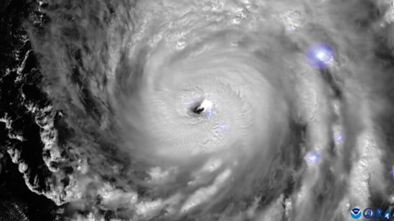 Stunning timelapse shows Hurricane Ian formation from space