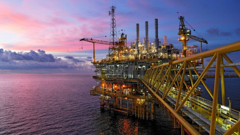 Oil slides 3% as China lockdowns stoke demand fears