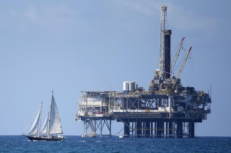 Oil prices drop in advance of expected Fed rate hike