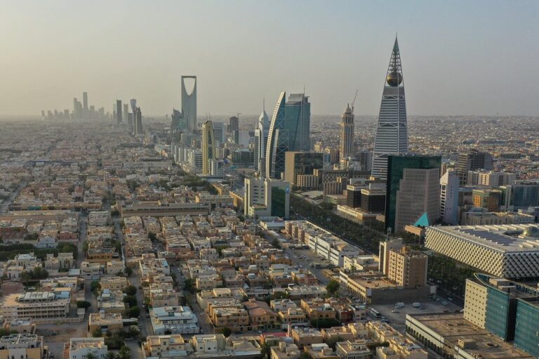 Anaam’s shares lead the market gainers after it swings to profits in H1