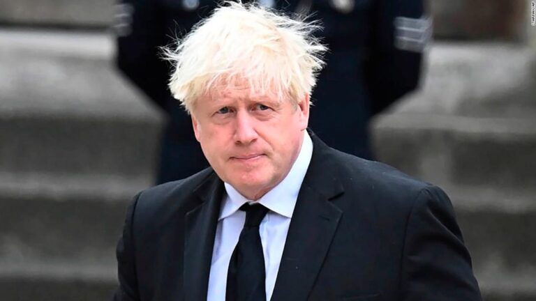 Boris Johnson flies back to Britain to launch possible political comeback