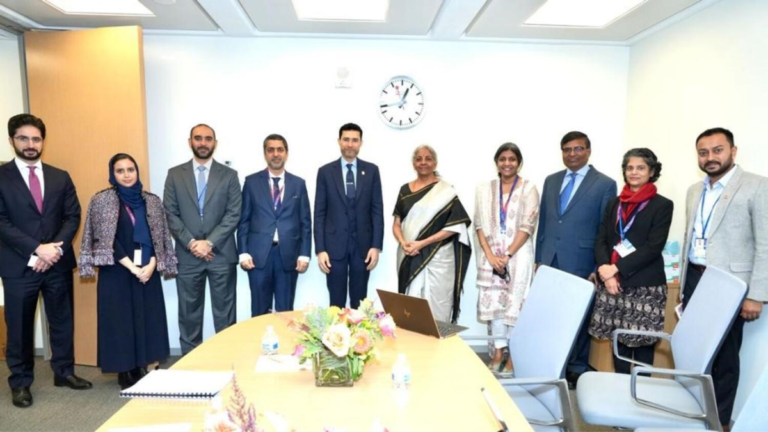 The UAE and India discuss financial and economic cooperation opportunities